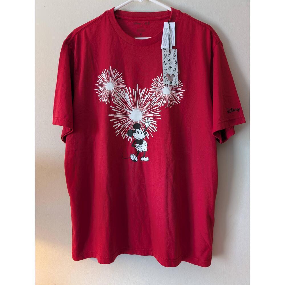 Disney AE T-Shirt Mens Large Red Mickey Mouse Fireworks